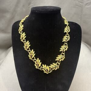 Signed Napier Vintage Textured Gold Tone Leaf Link Necklace